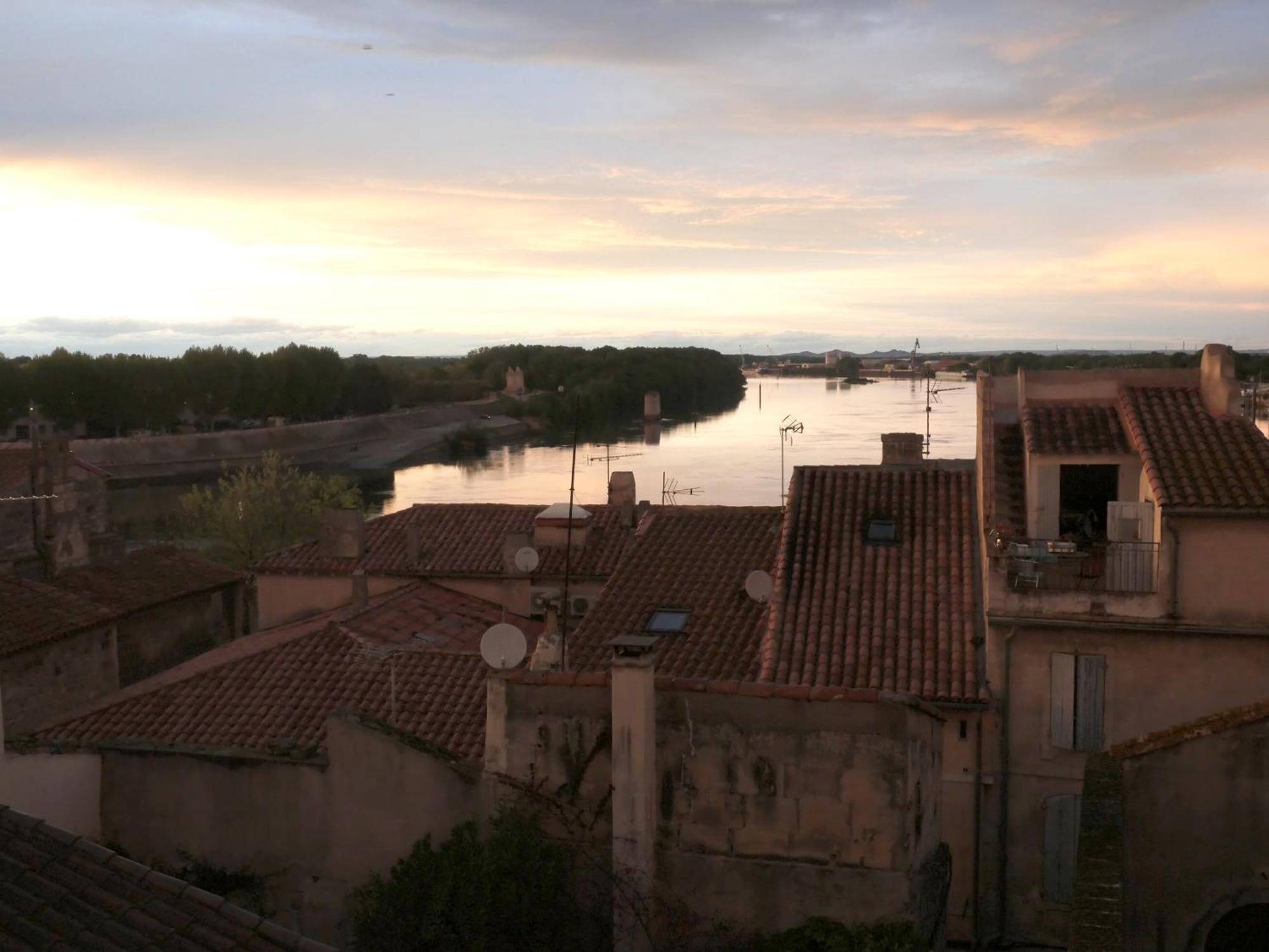 Superbe Appartement Avec Vue Arles Extérieur photo